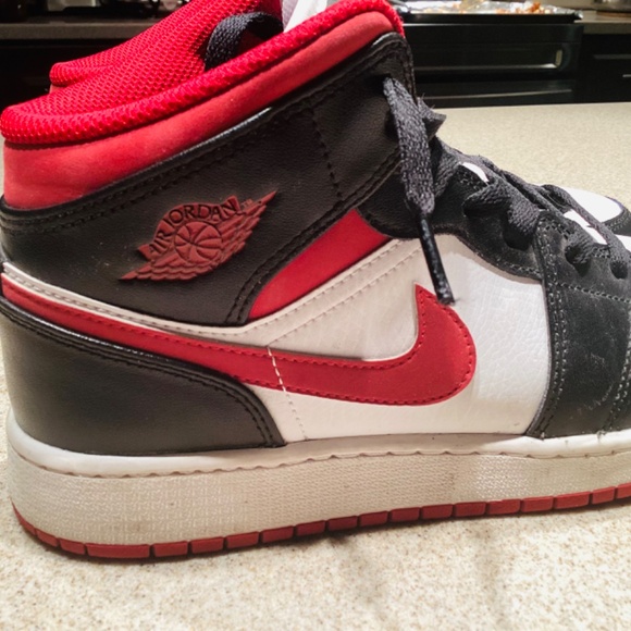 Nike Air Jordan 1 - Picture 3 of 5